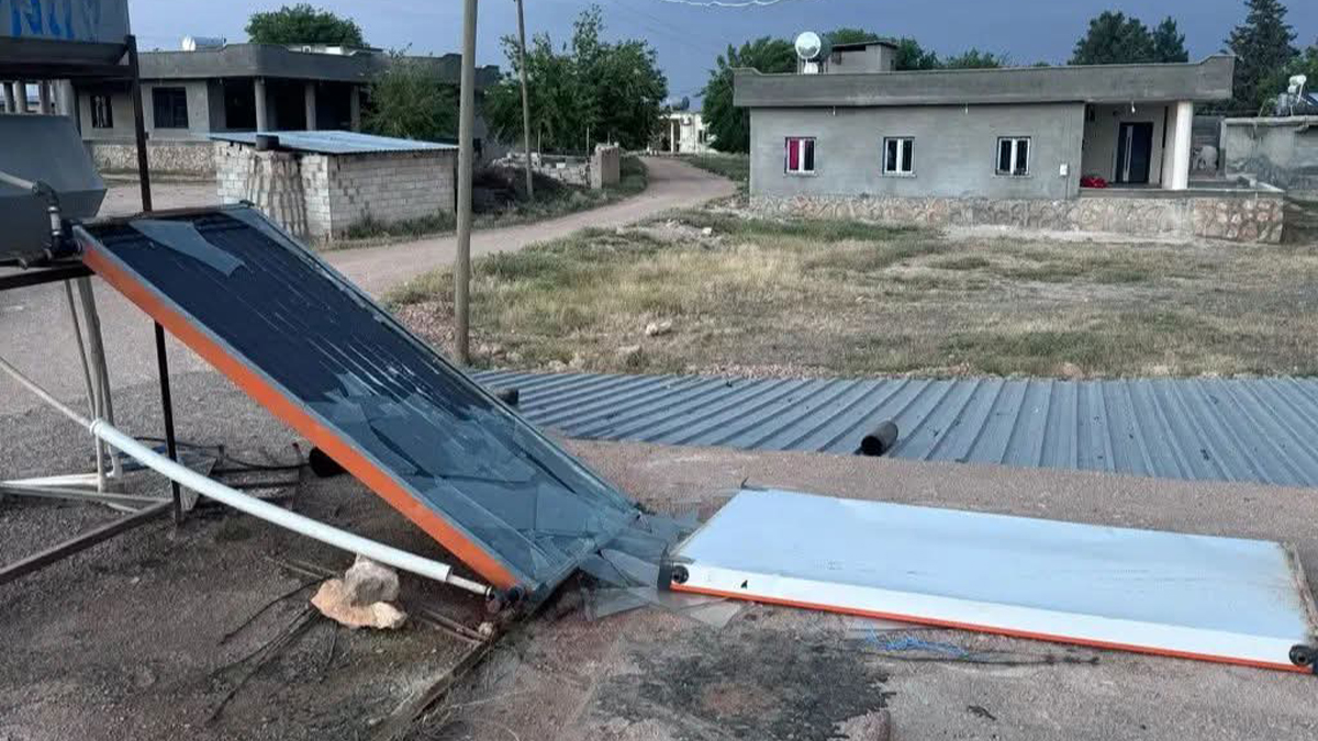 Şanlıurfa’da şiddetli fırtına! Güneş enerjileri devrildi, çatılar uçtu