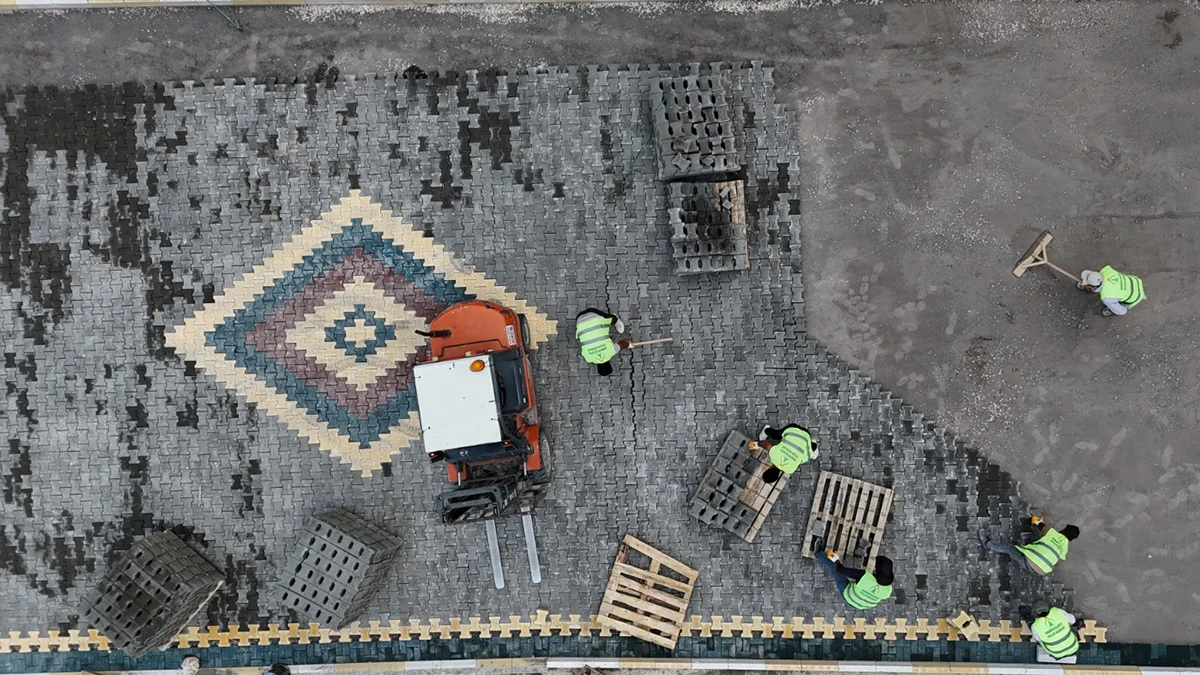 Karaköprü’de yollar halı gibi dokundu!