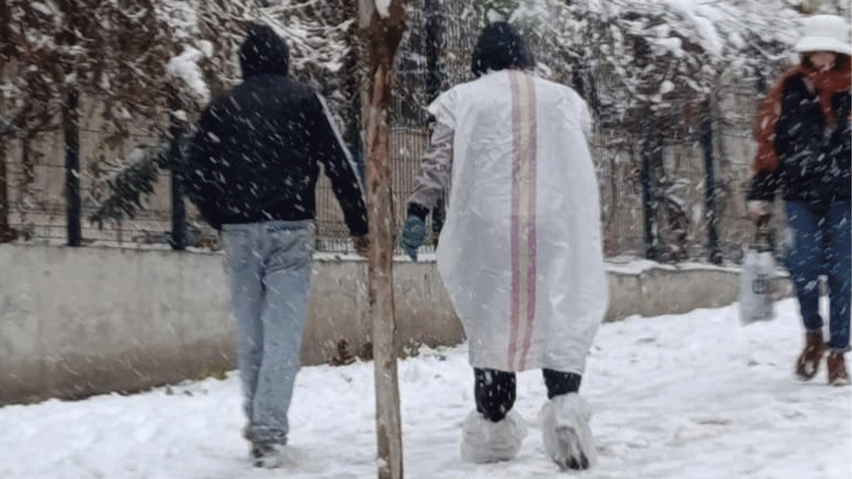 Şanlıurfa’da kardan korunmak için ilginç taktik: Bakan bir daha baktı