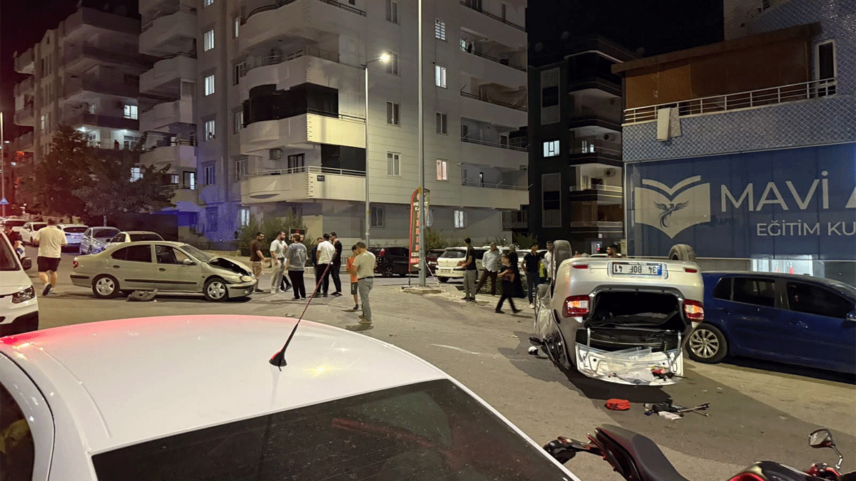 Şanlıurfa’da akşam saatlerinde feci kaza! Otomobil takla attı