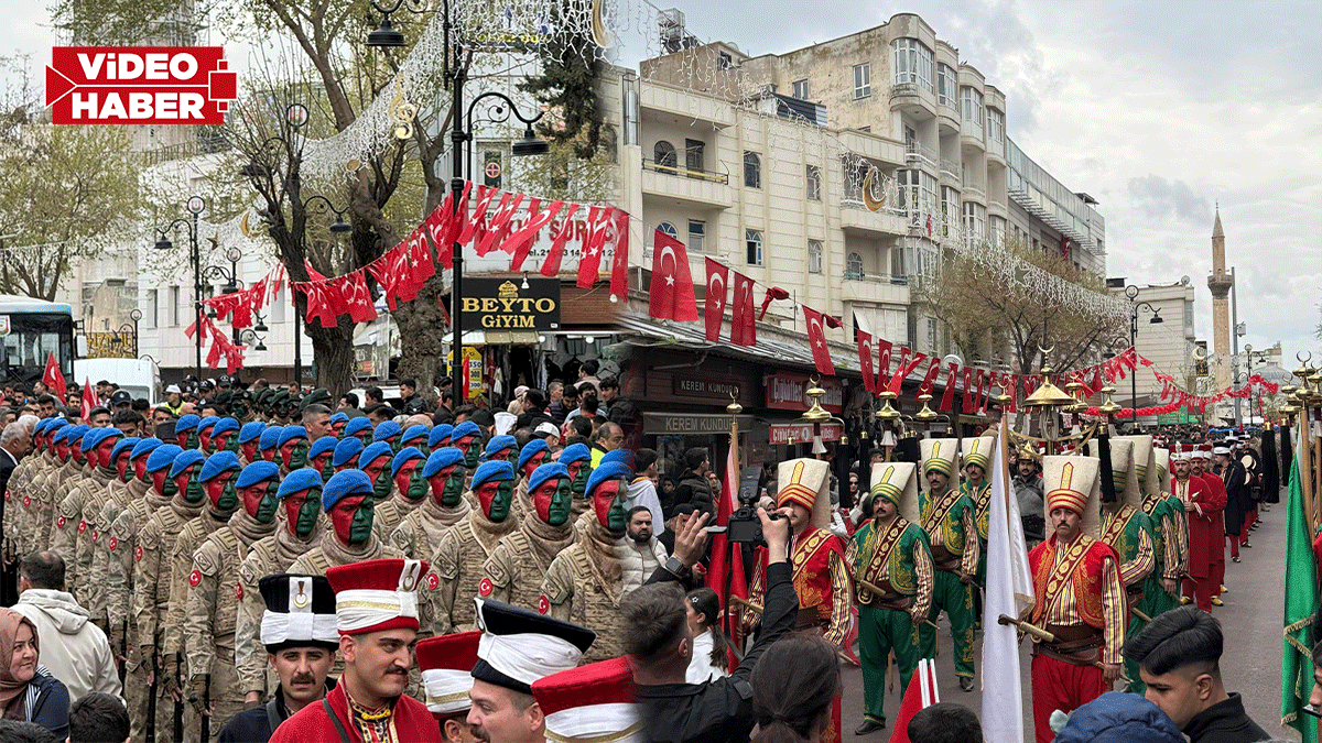 Şanlıurfa’da 11 Nisan coşkusu: Mehteran yürüyüşü ve jandarma gösterisi beğeni topladı