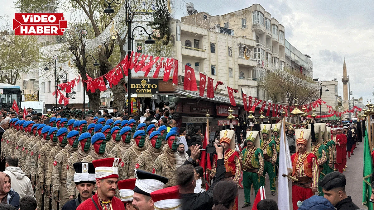 Şanlıurfa’da 11 Nisan coşkusu: Mehteran yürüyüşü ve jandarma gösterisi beğeni topladı