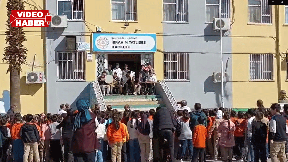 Şanlıurfa’da öğrenciler kendi çalıp kendi söyledi: Kabe’de Hacılar...