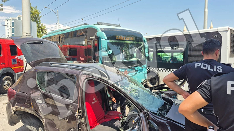 Şanlıurfa'da özel halk otobüsü ile otomobil çarpıştı: Yaralılar var