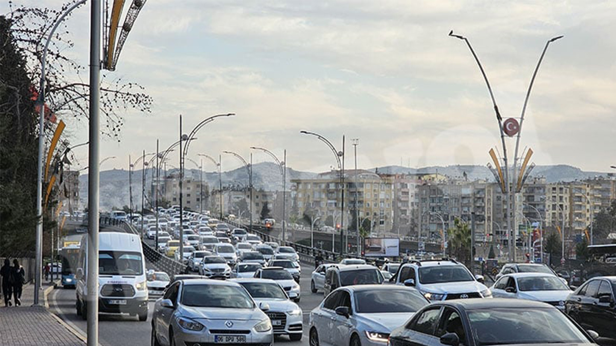 Şanlıurfa yollarında yer kalmadı: Bu kadar araç nereye sığacak?