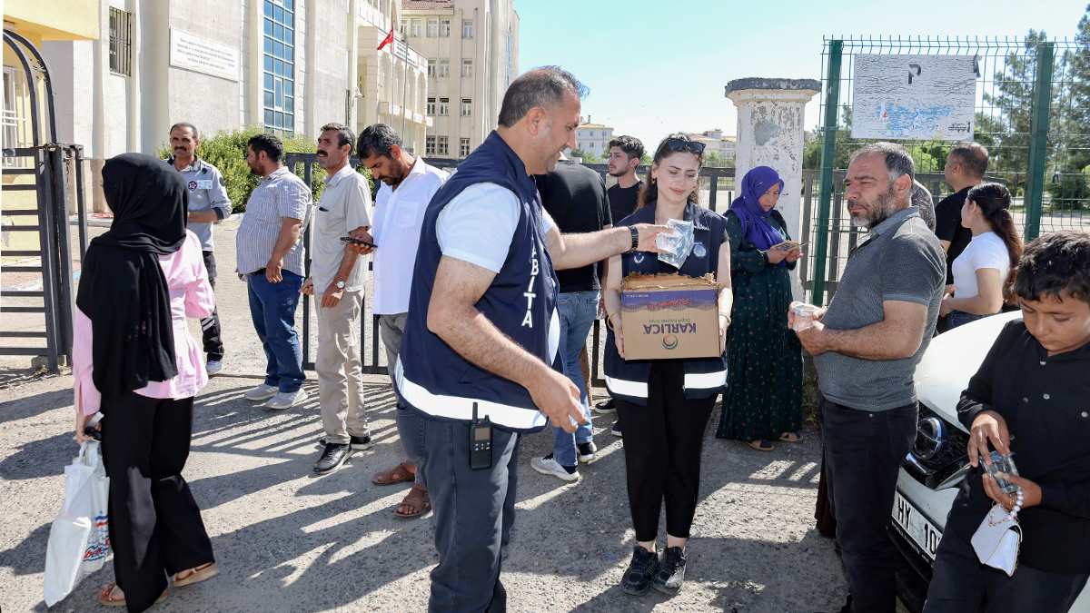 Viranşehir'de hem öğrenciye hem veliye destek!