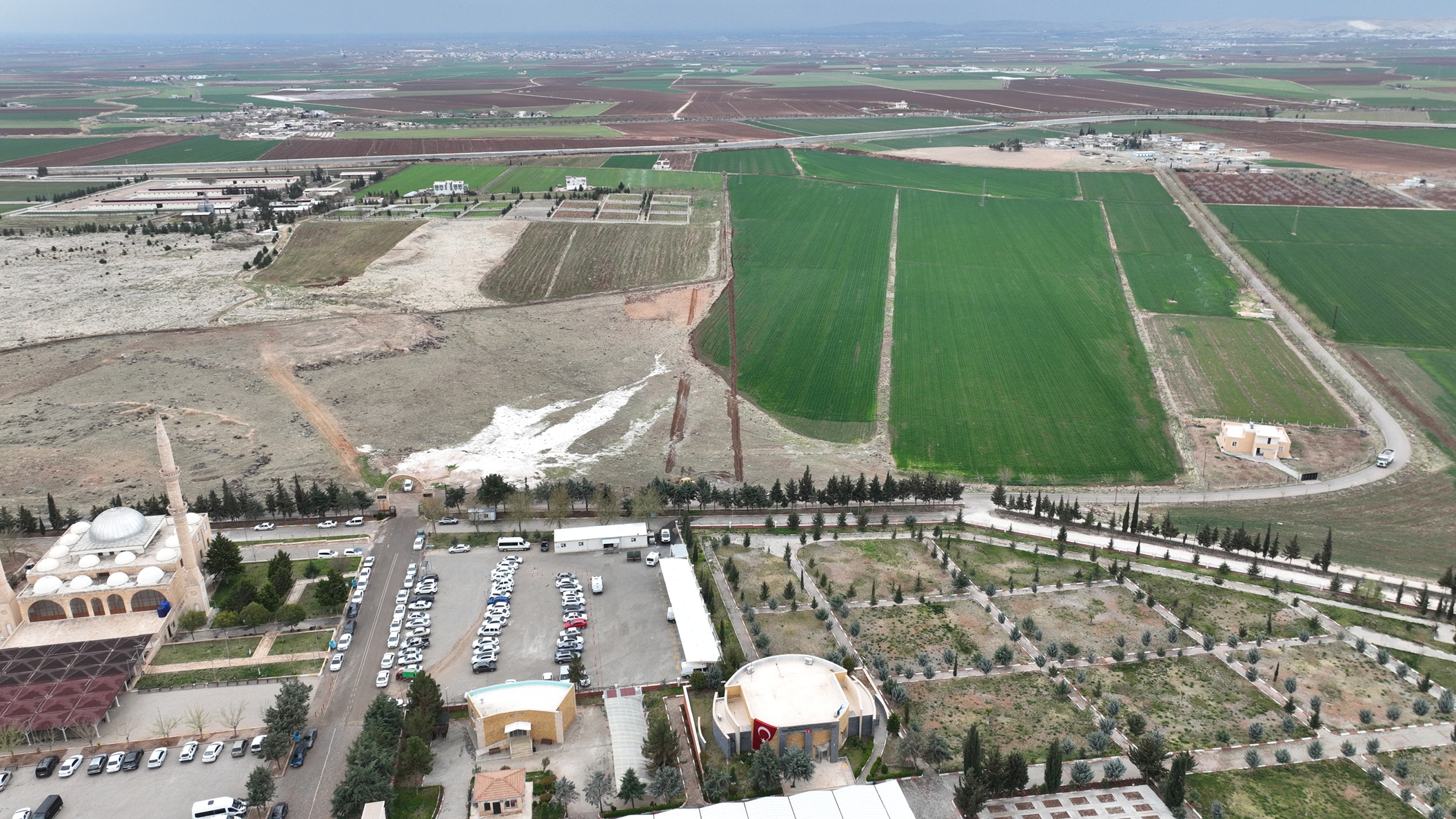 Şanlıurfa'da 25 metre genişliğinde yeni yol:  Mezarlığa ulaşım kolaylaşacak