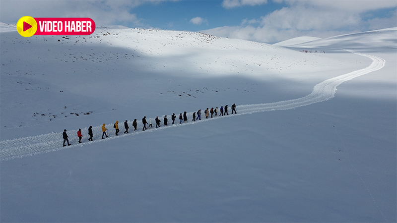 Şanlıurfa’da doğa tutkunları karda 8 kilometre yürüdü! İşte büyüleyen görüntüler