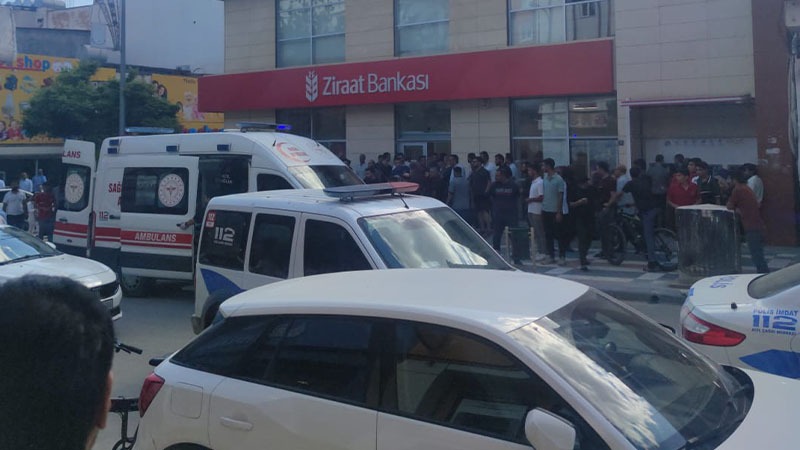 Şanlıurfa'da gergin dakikalar! Banka müdürü rehin alındı