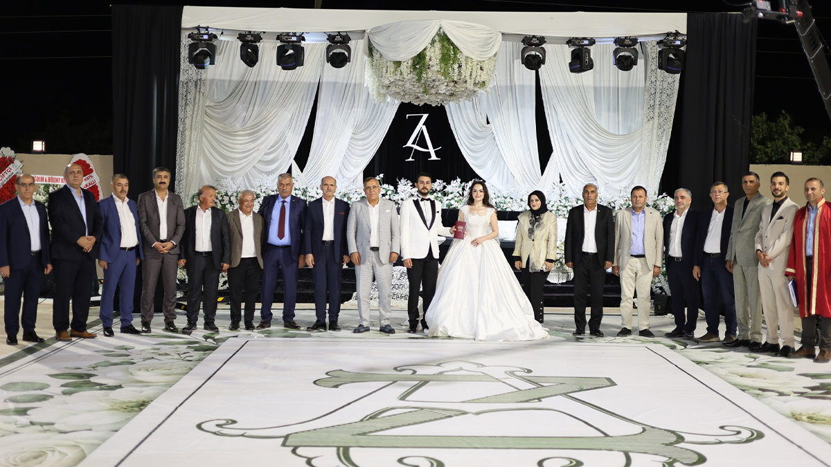 Şanlıurfa’da görkemli düğün! İş ve siyaset dünyası…