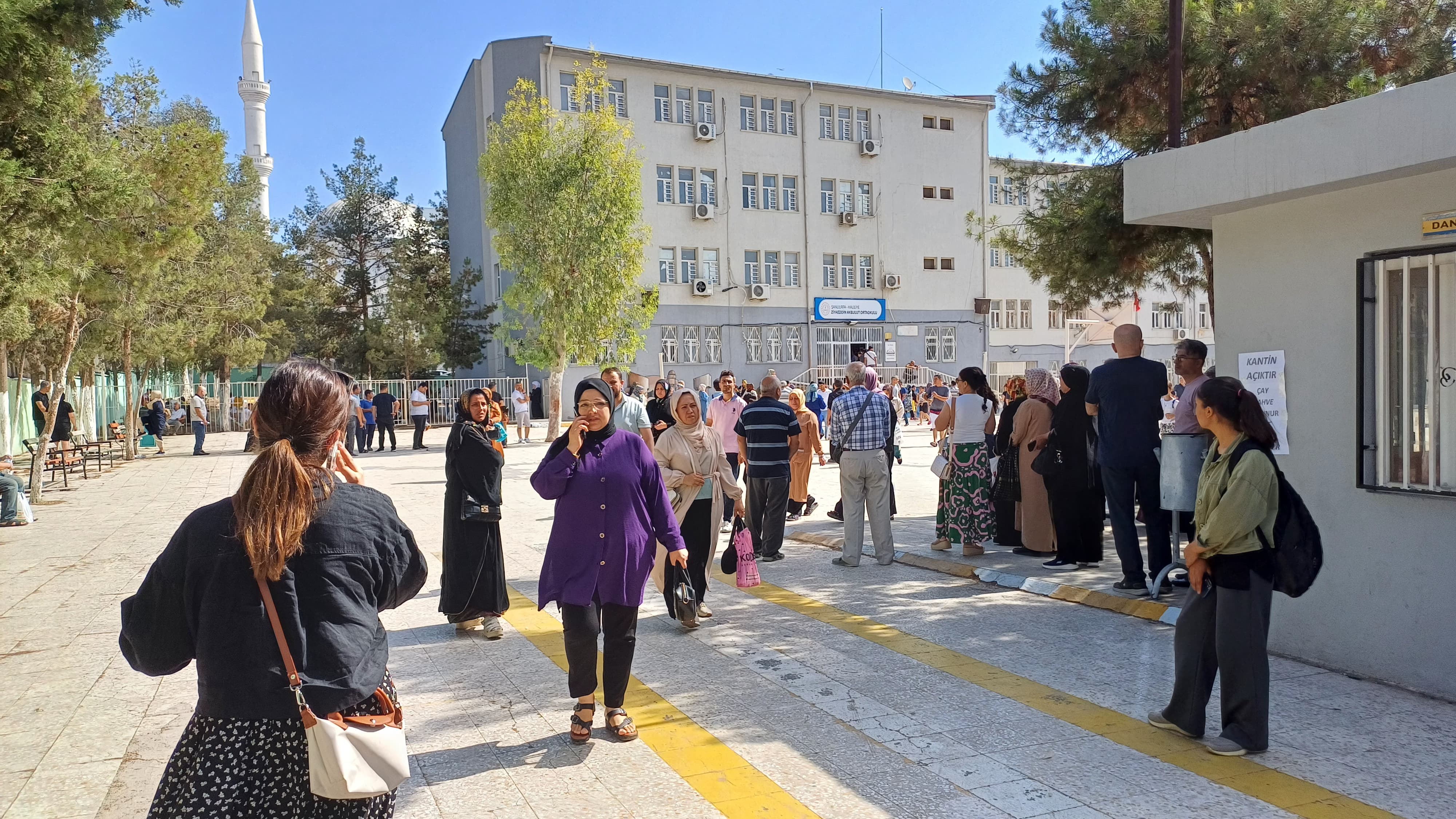 Bir yanda dua, bir yanda heyecan: Şanlıurfa’da LGS maratonu başladı