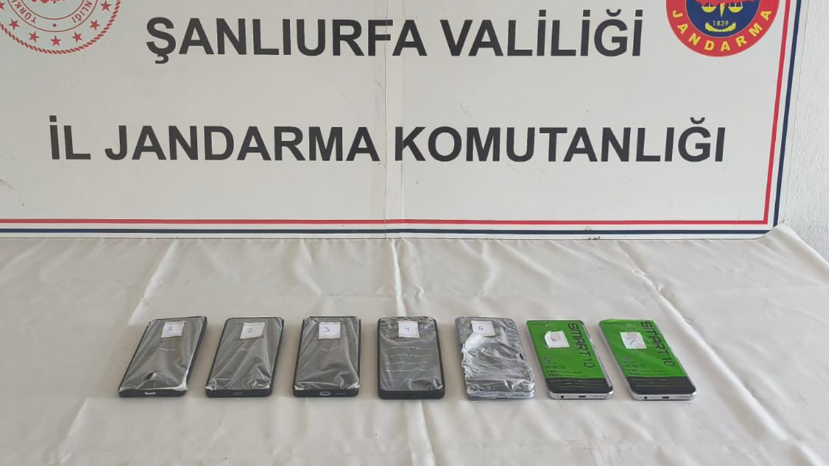 Şanlıurfa’da otomobilden kaçak telefonlar çıktı!