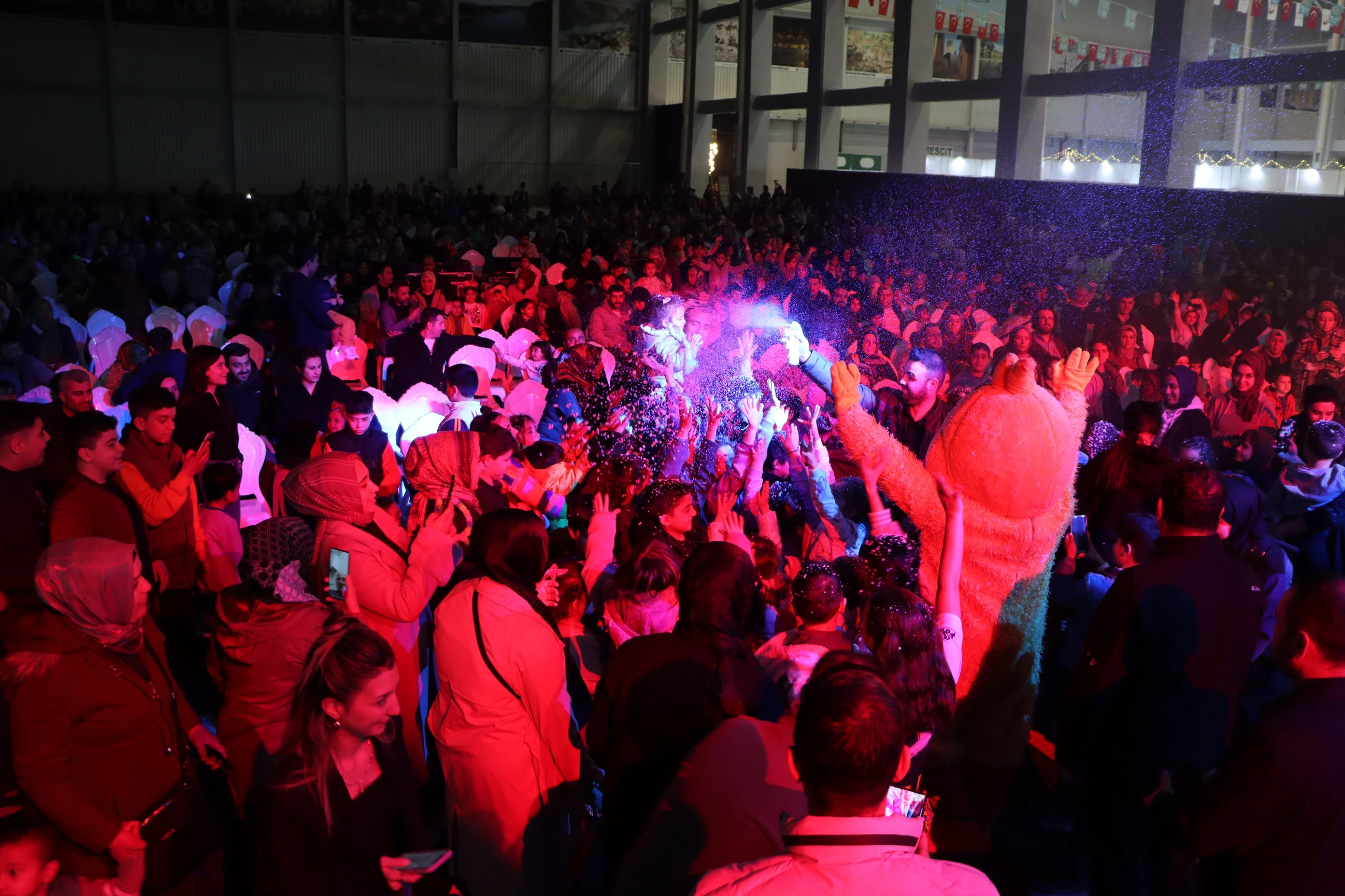 Şanlıurfa’da Ramazan gecelerinin en renkli sokağı! 7’den 70’e herkese hitap ediyor