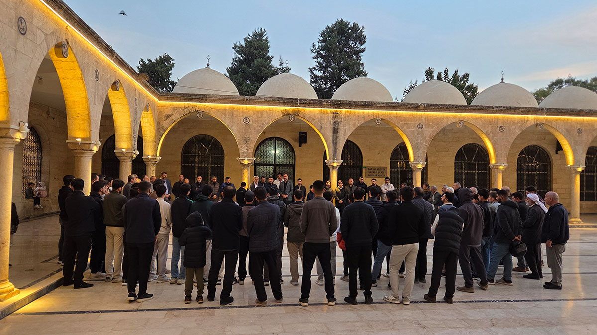 Şanlıurfa'da sabah namazı buluşması! Başhekim gençlere seslendi