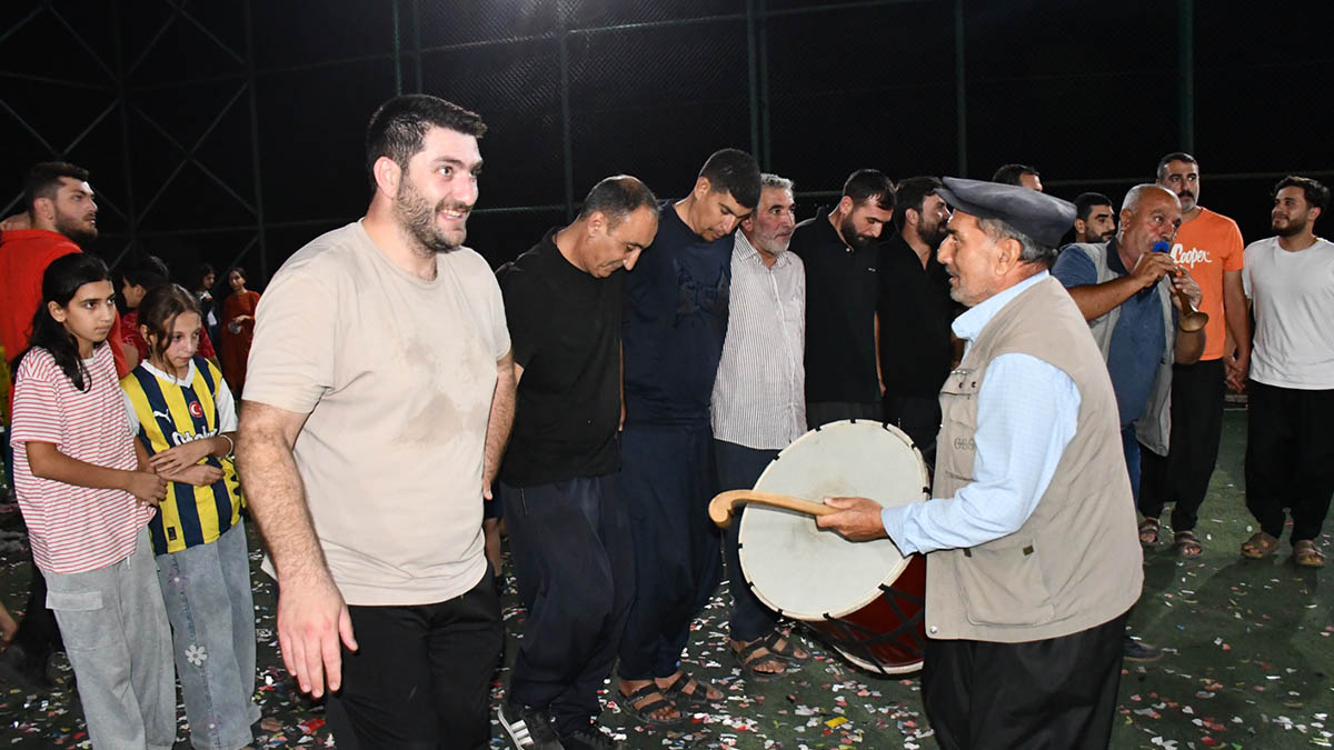 Şanlıurfa’da şampiyon mahalle belli oldu! Halaylarla kutladılar…