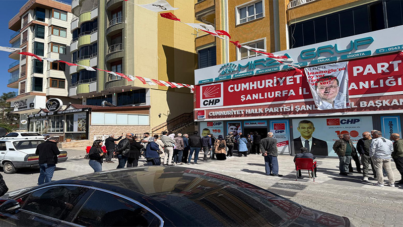 Şanlıurfa’da seçim kuyruğu: CHP’de ön seçime akın akın geliyorlar!
