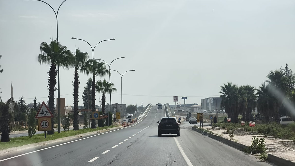 Şanlıurfa’da sürücüler derin bir "oh" çekti! Kavşak trafiğe açıldı