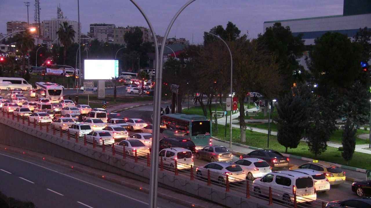 Şanlıurfa'daki araç sayısı rekora koşuyor! Bu yollar bu kadar aracı nasıl kaldıracak?