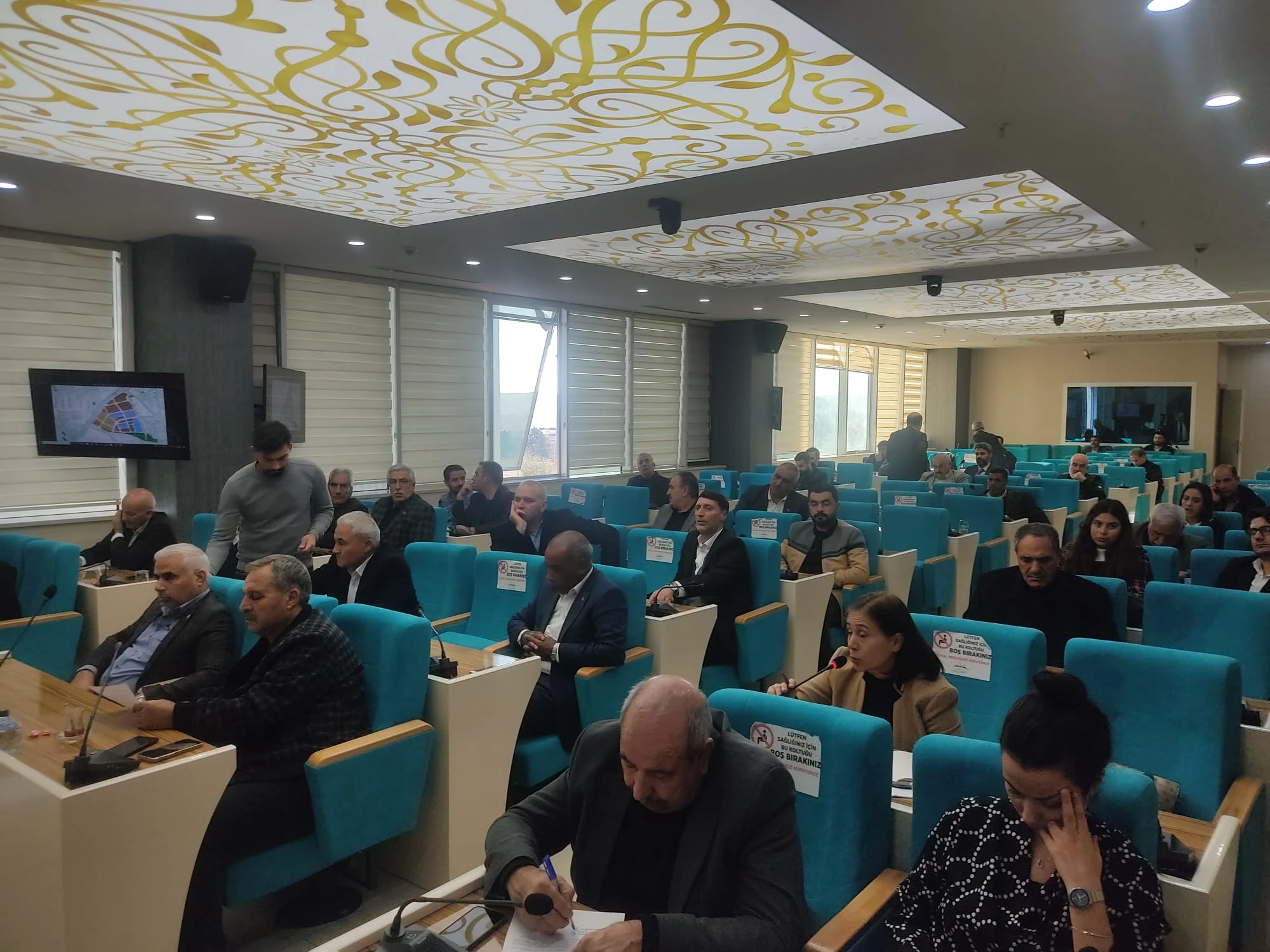 Şanlıurfa’daki imara açılan tarım arazisi Meclis’i karıştırdı!   Bu kez AK Partili üyeler karşı karşıya geldi