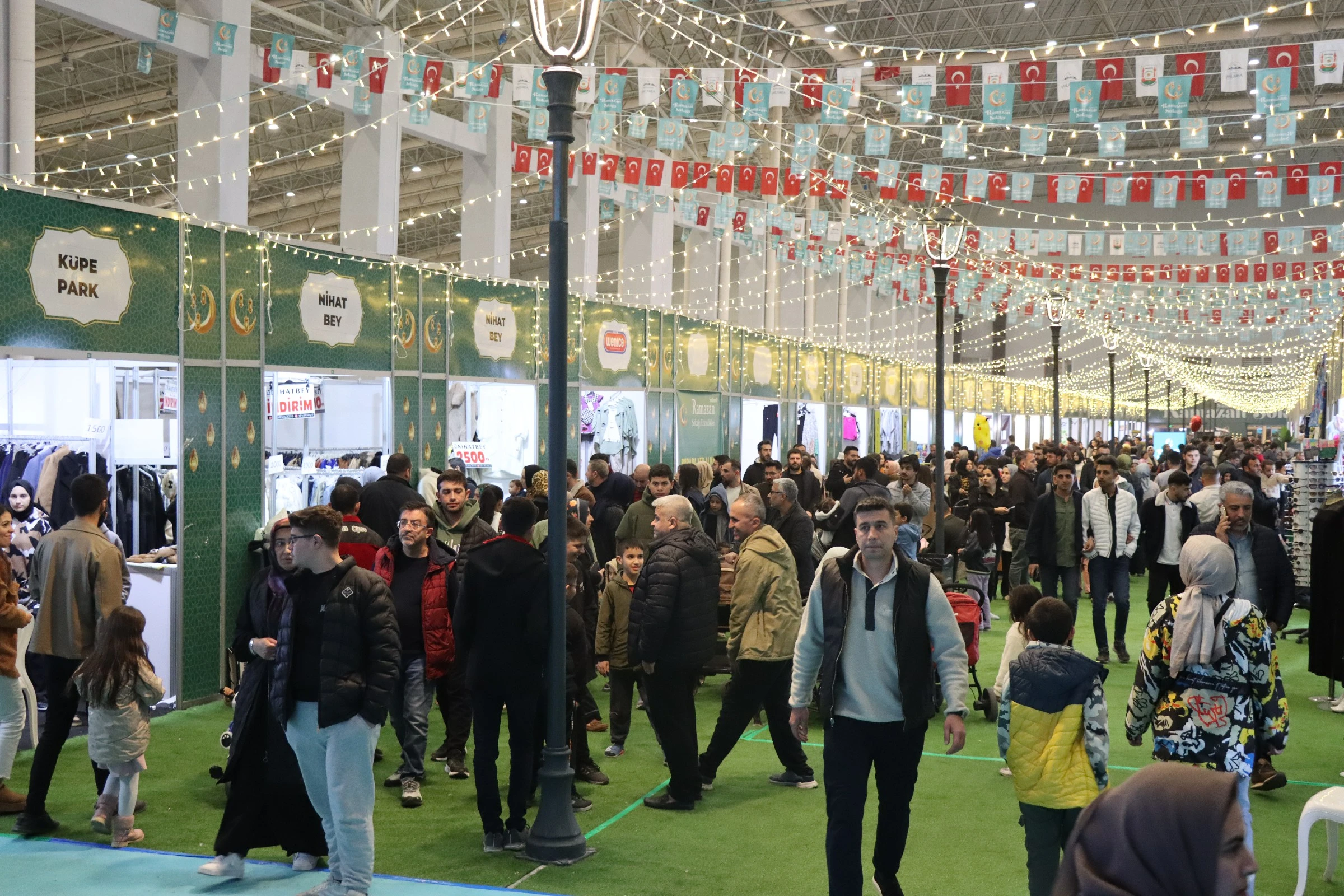 Şanlıurfalılar bu sokağa akın etti!