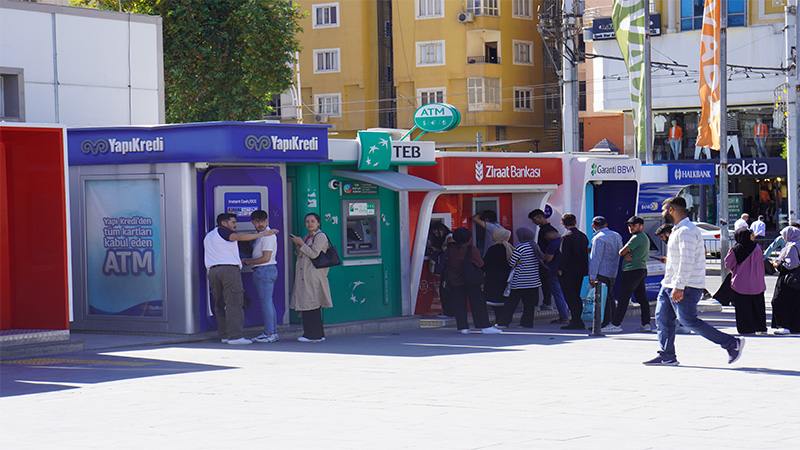 Şanlıurfa'da bu banka gece yarısına kadar açık kaldı! İşte nedeni...