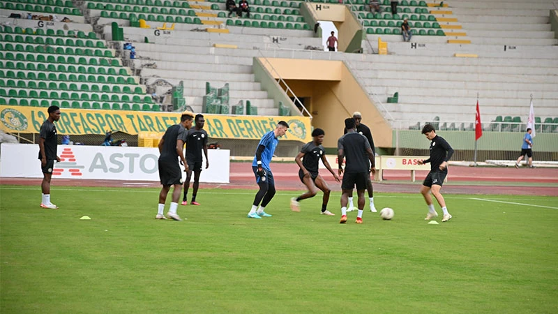 Sürpriz ziyaret   “Şanlıurfaspor’u sevmemek mümkün mü?”