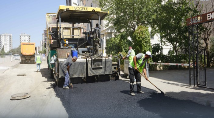 Karaköprü’de deforme yollar yenileniyor