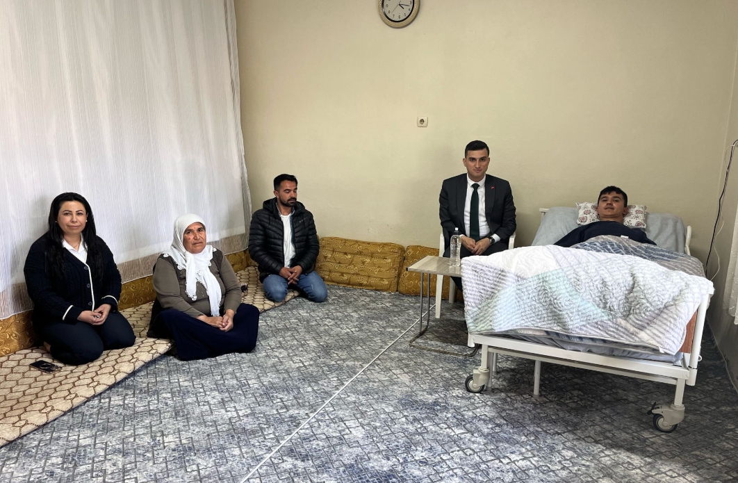 Hayatını eşi ve oğluna adadı... Şanlıurfalı fedakar kadına kaymakamdan sürpriz...