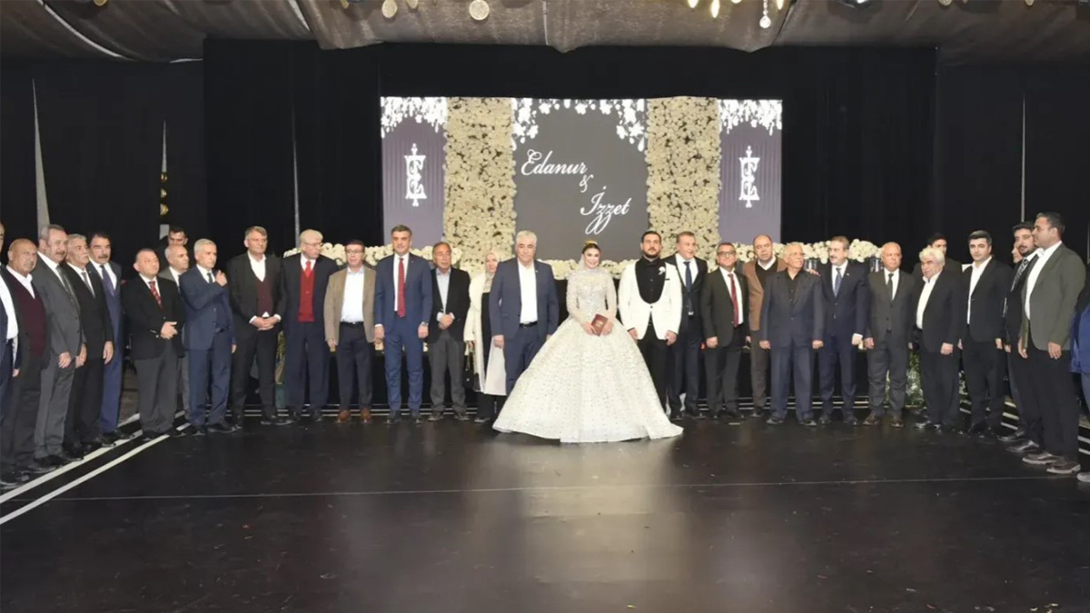 Türkiye bu düğünü konuşuyor! Şanlıurfa'da milyarderin kızı evlendi