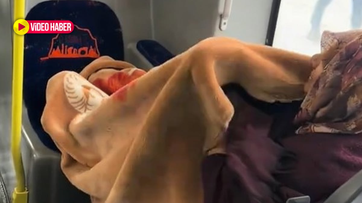 Şanlıurfa’da karlı havada şehir içi otobüsle şaşırtan yolculuk