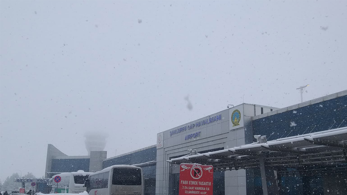 Şanlıurfa yolcularına kar kabusu! Hem havada hem karada...