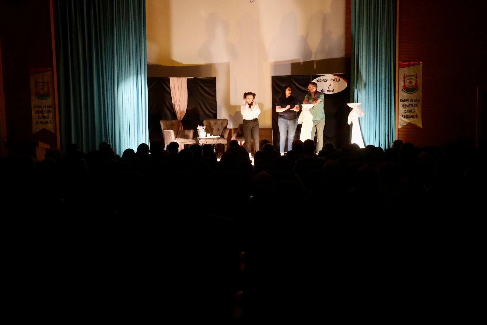 Alkışlar gözyaşlarına karıştı: Şanlıurfa’da “Sessiz Çığlık” yankılandı