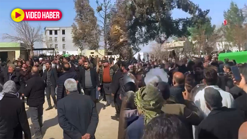 Şanlıurfa'da böyle cenaze görülmedi! Şeyhin oğlu deflerle uğurlandı