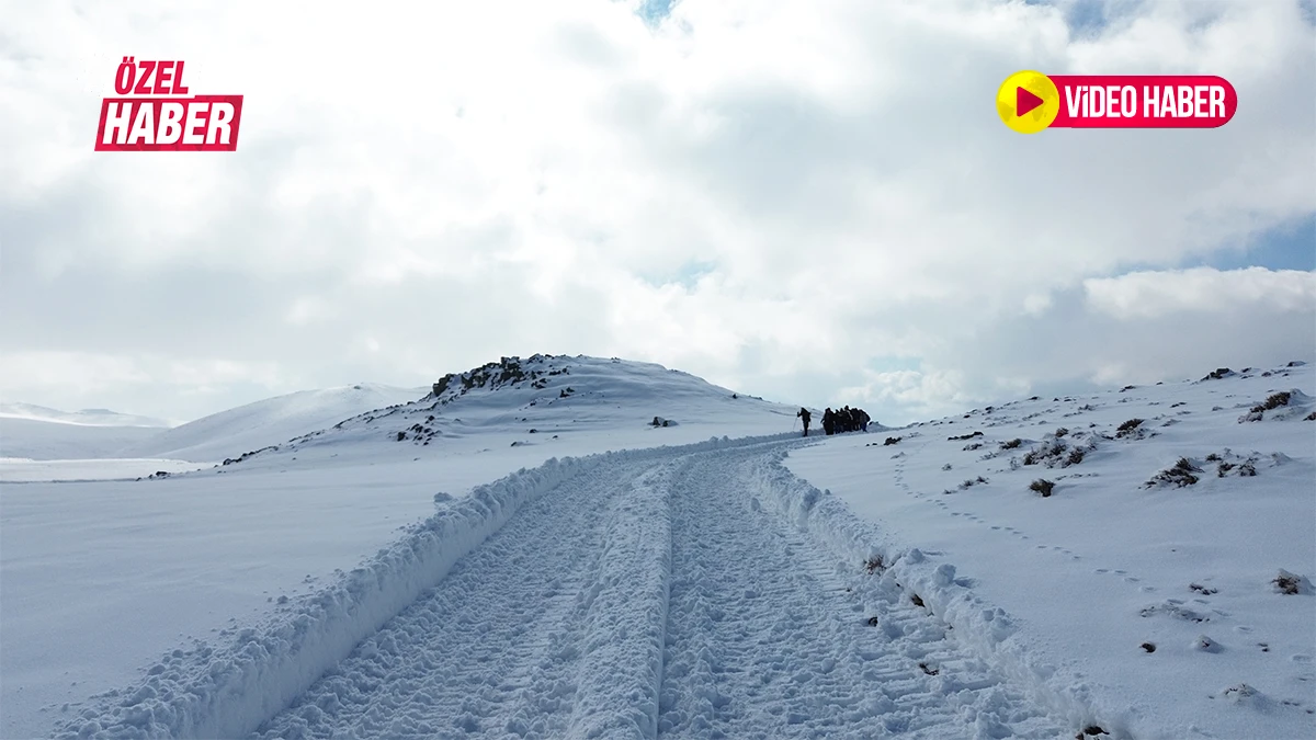 Sıcağın başkentinde kar alarmı: Şanlıurfa beyaza teslim oldu