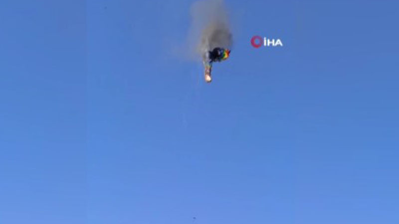 Alev alan sıcak hava balonu düştü: 8 ölü