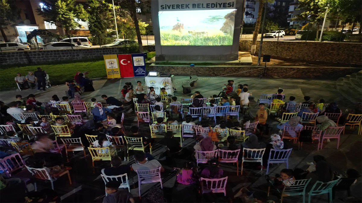 Siverek’te açık havada sinema keyfi