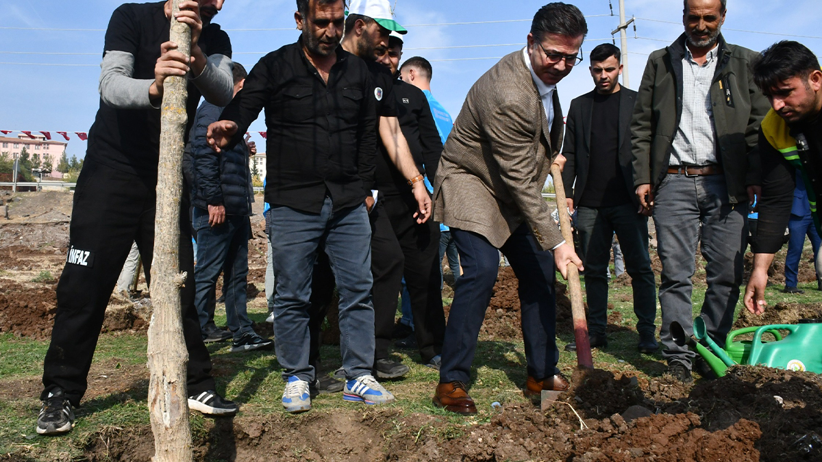 Siverek’te protokol fidan dikti, ‘Adalet Ormanı’ hayata geçti