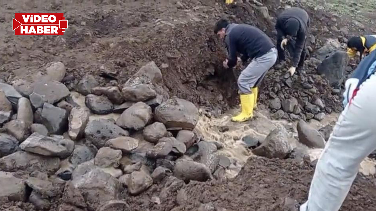 Şanlıurfa'da hasar gören sulama göletini vatandaşlar onardı