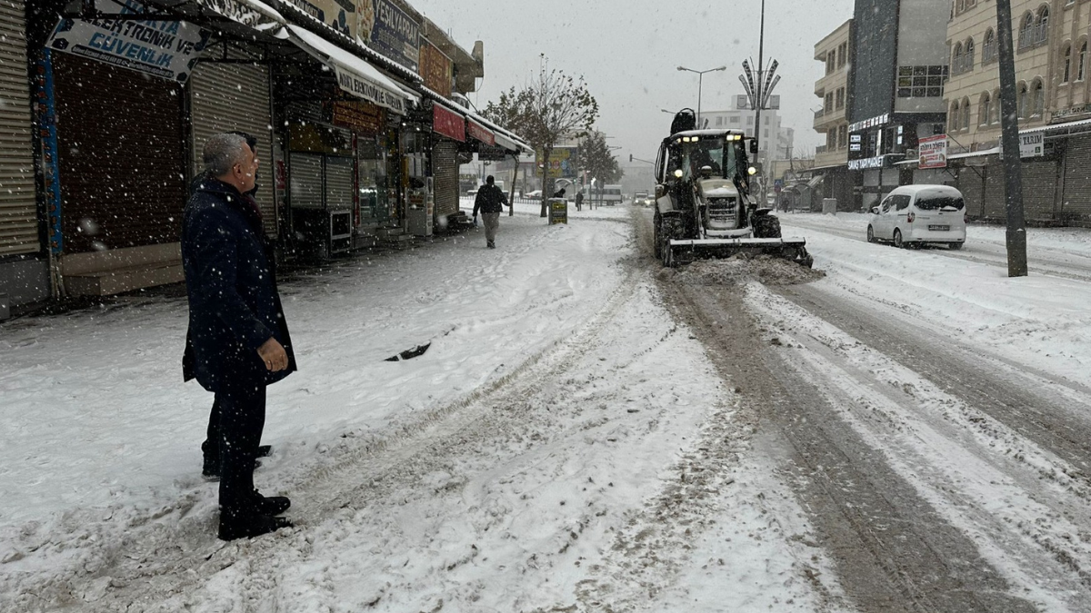 Siverek’te kar alarmı: Kritik güzergahlar trafiğe kapandı