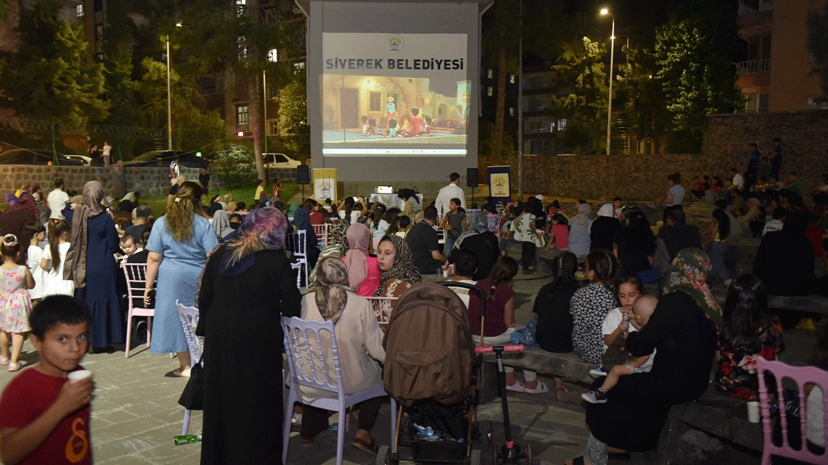 Siverek'te yaz akşamına sinema keyfi! Çocuklar "Elif ve Arkadaşları Kapadokya" ile buluştu