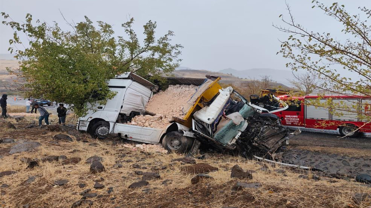 Şanlıurfa’da kamyonlar çarpıştı! Ölü ve yaralı var…