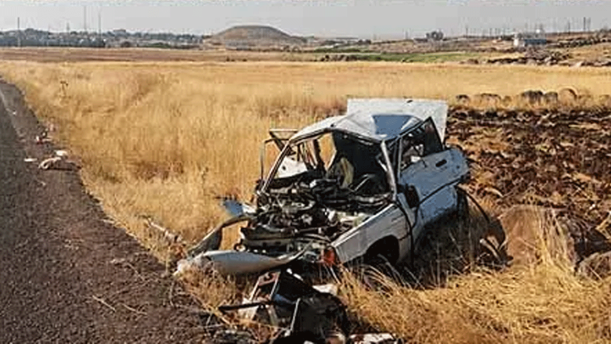 Şanlıurfa’da korkunç kaza! Hurdaya dönen araçta 3 kişi yaralandı