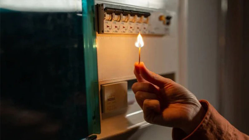 Siverek'te trafo yangını! Saatlerdir elektriksiz kalan vatandaşlar tepkili