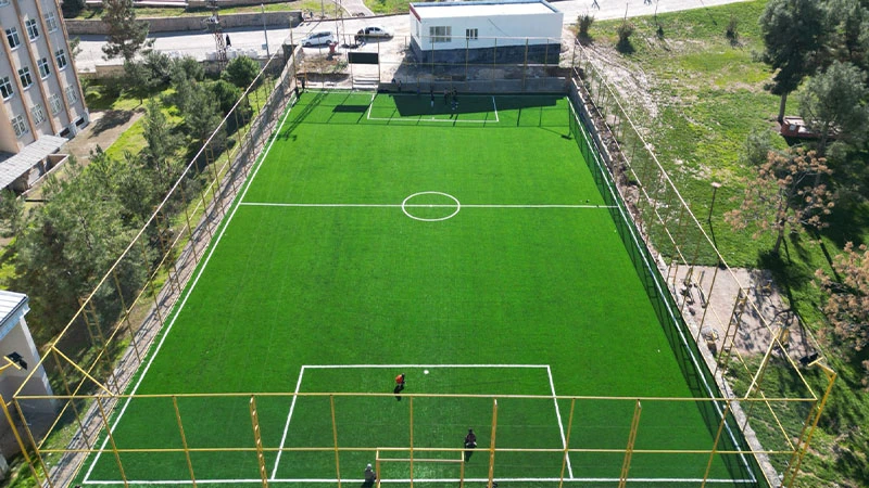 Şanlıurfalı gençlere bir halı saha daha