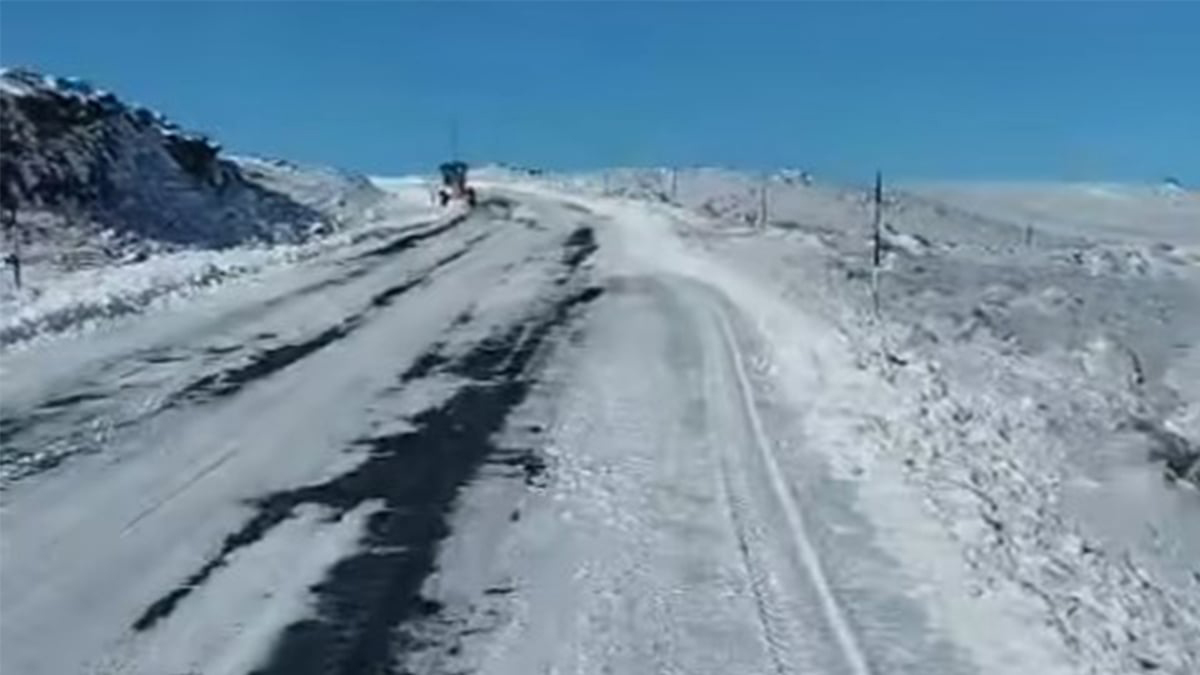 Şanlıurfa’da ulaşıma kar engeli! Sürücüler dikkat, yol trafiğe kapatıldı