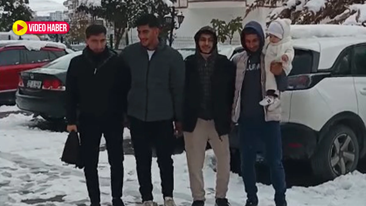 Şanlıurfa’da halaylarla kar coşkusu!