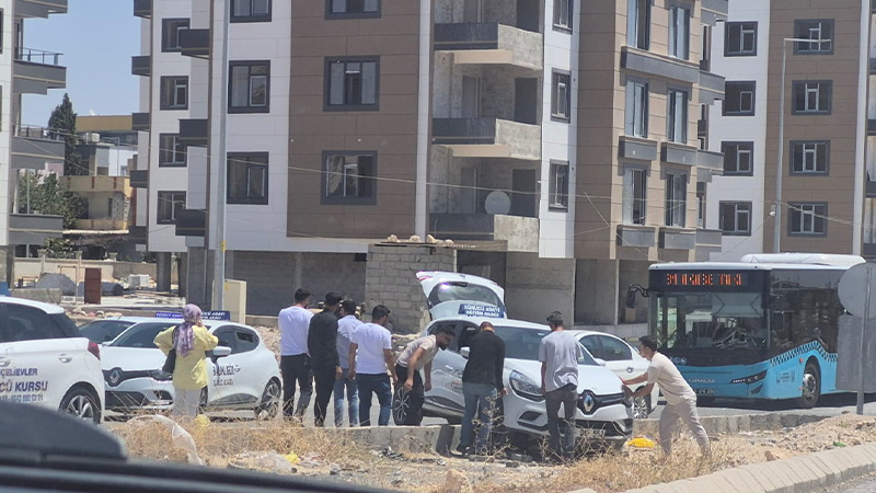 Şanlıurfa’da sürücü adayı kaza yaptı!