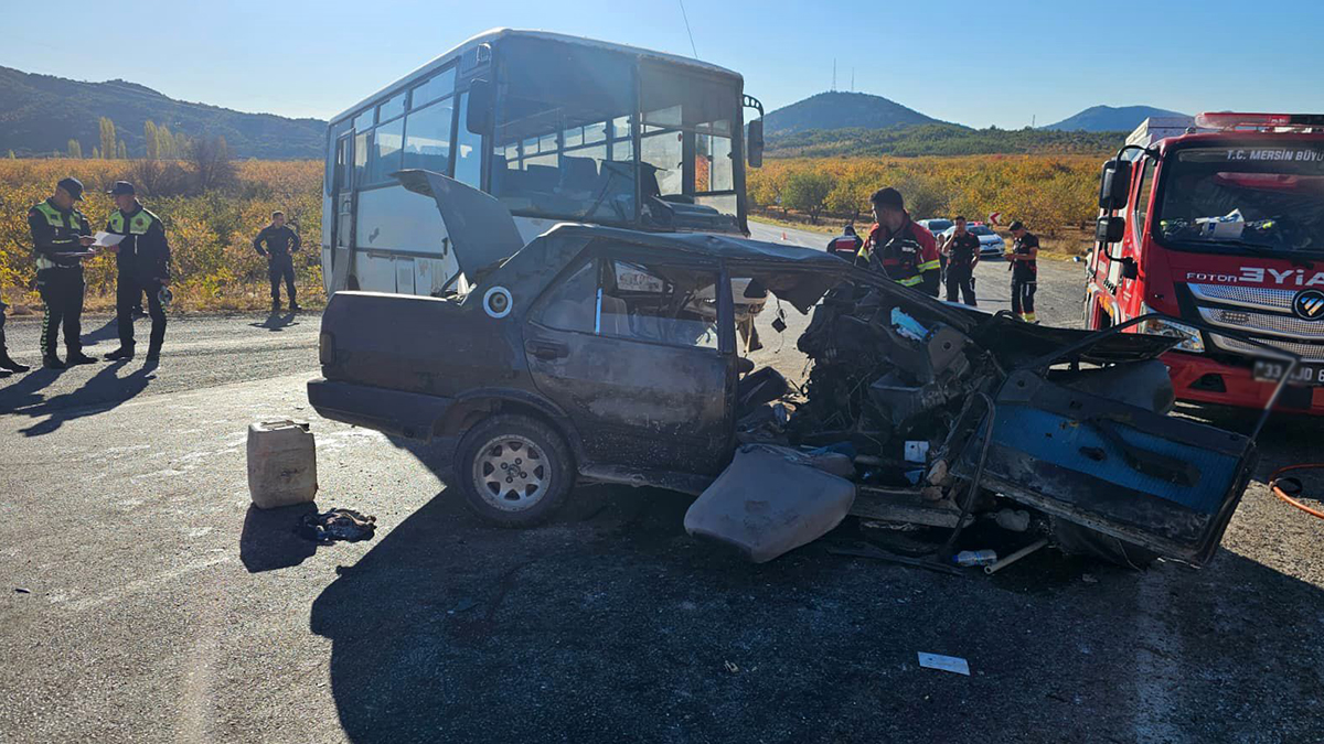 Tarım işçilerini taşıyan midibüs kaza yaptı! 3 ölü, 12 yaralı