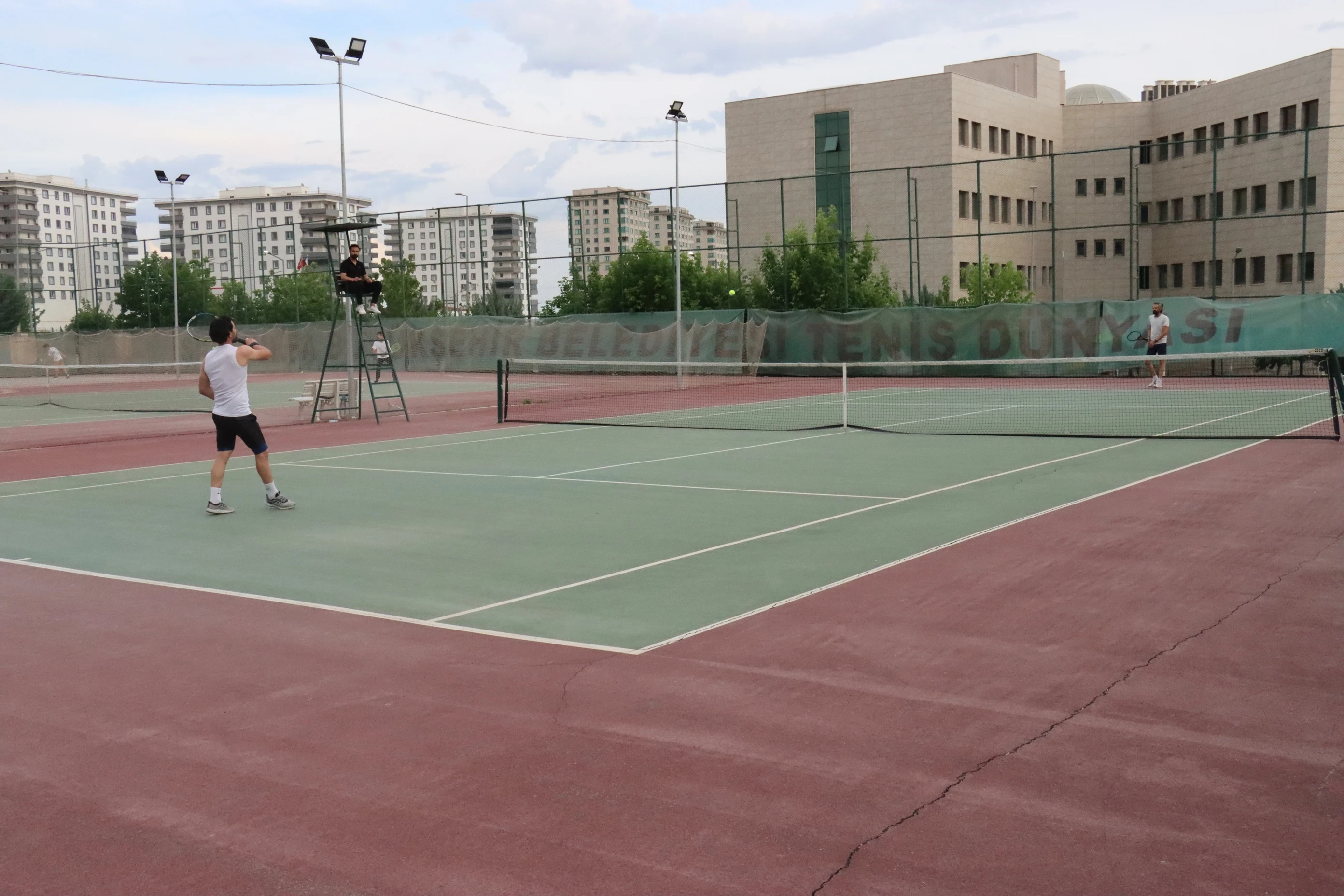 Şanlıurfa’da ödüllü tenis turnuvası başladı!