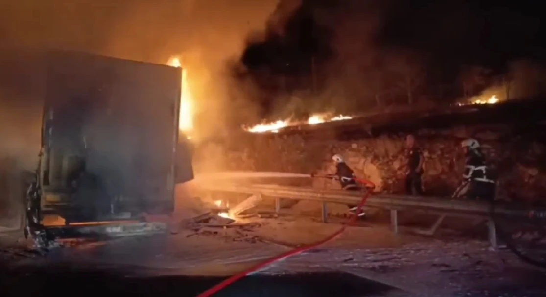 Şanlıurfa'da bir TIR dolusu televizyon yandı! O anlar kaydedildi